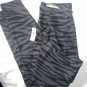 Old navy yoga leggings size medium
